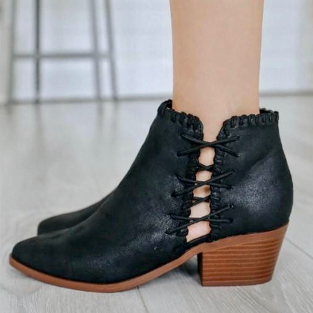 Ankle bootie